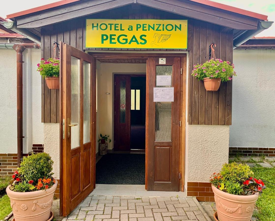 Hotel A Penzion Pegas Vlachovice Exterior photo